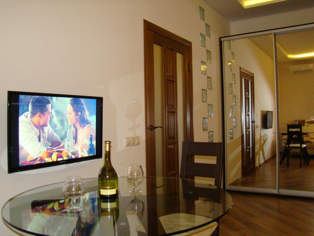 Pleasure Apartment Near Center Of Odessa Exteriör bild